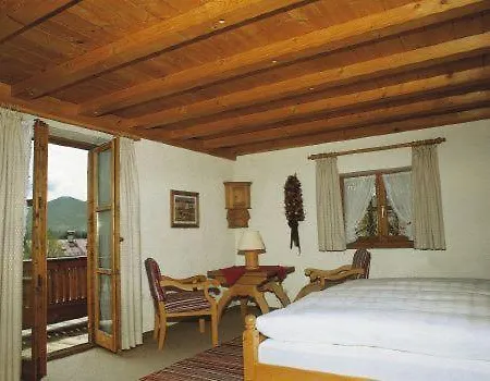 Gaestehaus Pfatischer * Rotta