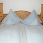 Gaestehaus Pfatischer 호텔