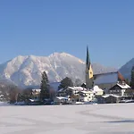 Gaestehaus Pfatischer 호텔 Rotta