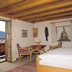 Gaestehaus Pfatischer 호텔